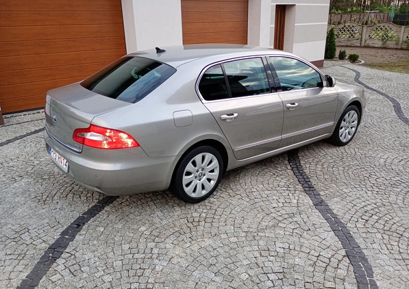 Skoda Superb cena 34900 przebieg: 275000, rok produkcji 2011 z Odolanów małe 254